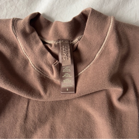 SKIMS Stretch Cotton Jersey Mock Neck Tank In Umber - Picture 3 of 4